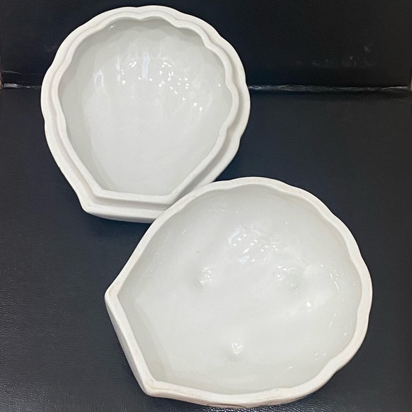 Handpainted Ducks & Lilies Porcelain Scalloped Shell Lidded Trinket Box - Picture 5 of 16